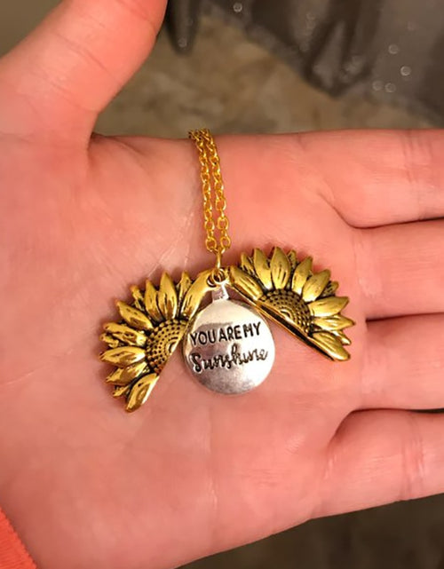Load image into Gallery viewer, Sunflower Pendant Necklace(Shipping 10-14 Days)
