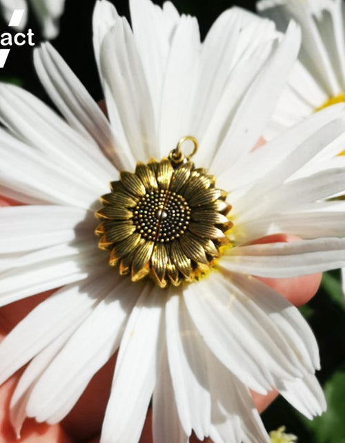 Load image into Gallery viewer, Sunflower Pendant Necklace(Shipping 10-14 Days)
