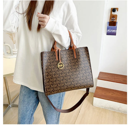 Casual Versatile Large Capacity Girls Shoulder Handbag Ladies Crossbody Letter Tote Bag Fashion Printing Light Luxury Classic PU (Shipping 10- 14 Days )