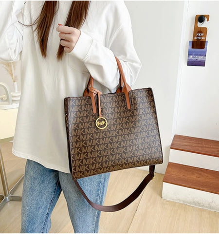 Casual Versatile Large Capacity Girls Shoulder Handbag Ladies Crossbody Letter Tote Bag Fashion Printing Light Luxury Classic PU (Shipping 10- 14 Days )