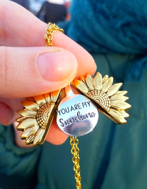 Load image into Gallery viewer, Sunflower Pendant Necklace(Shipping 10-14 Days)
