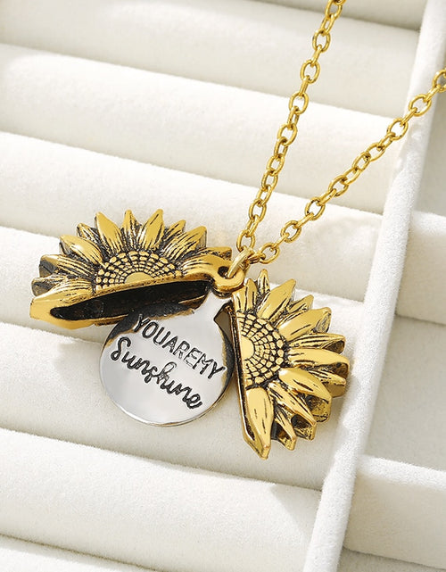 Load image into Gallery viewer, Sunflower Pendant Necklace(Shipping 10-14 Days)
