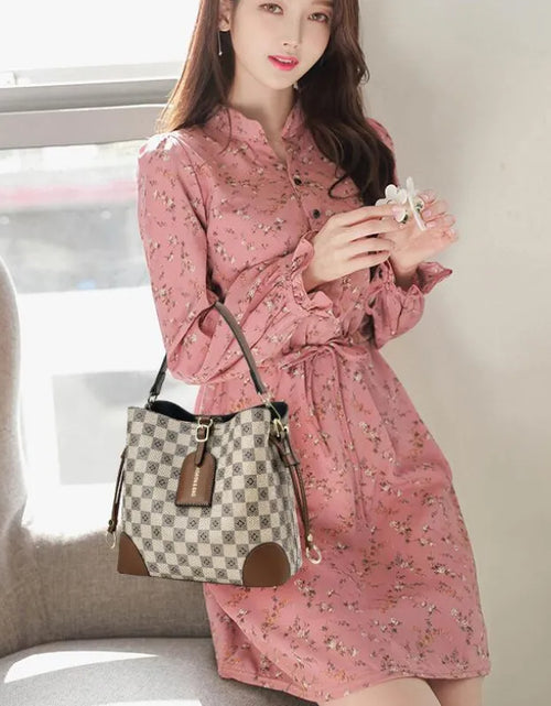 Load image into Gallery viewer, 2023 Female Tote Bag Designers Luxury Handbags Printed Bucket Simple Women Bag Famous Brand Shoulder Bag Ladies Bolsos (Shipping 10-14 Days )
